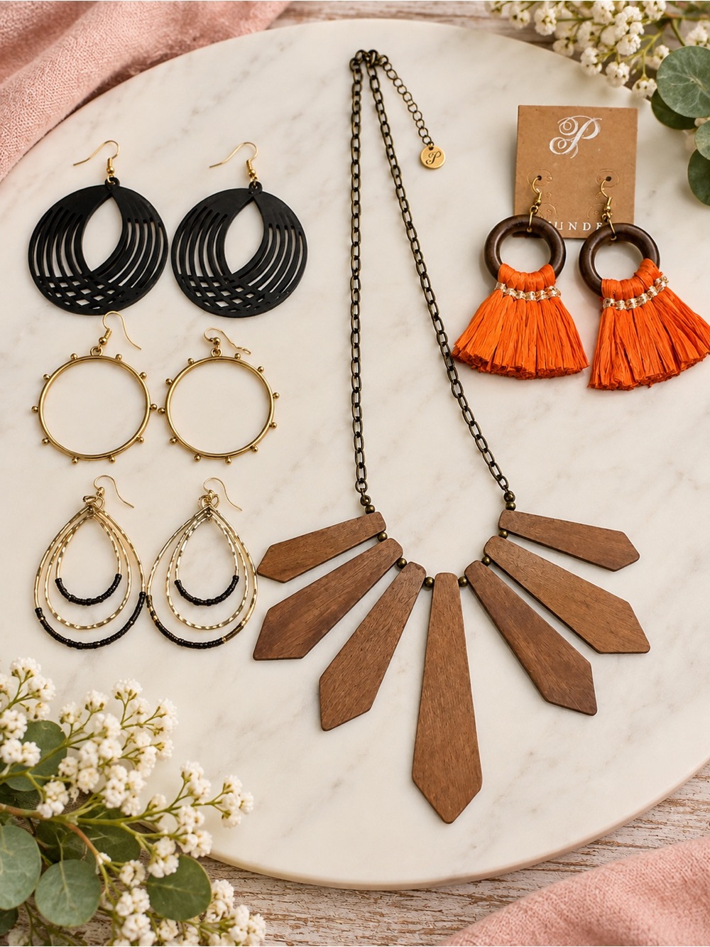 Natural Wood Fan endant Necklace in Brown